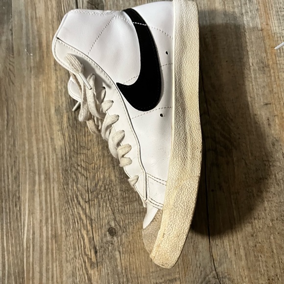 Iconic White High-Top Nike Blazers - Picture 6 of 7
